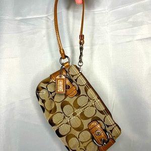 Y2K Classic Jacquard Print Coach Wristlet / Wallet🤎